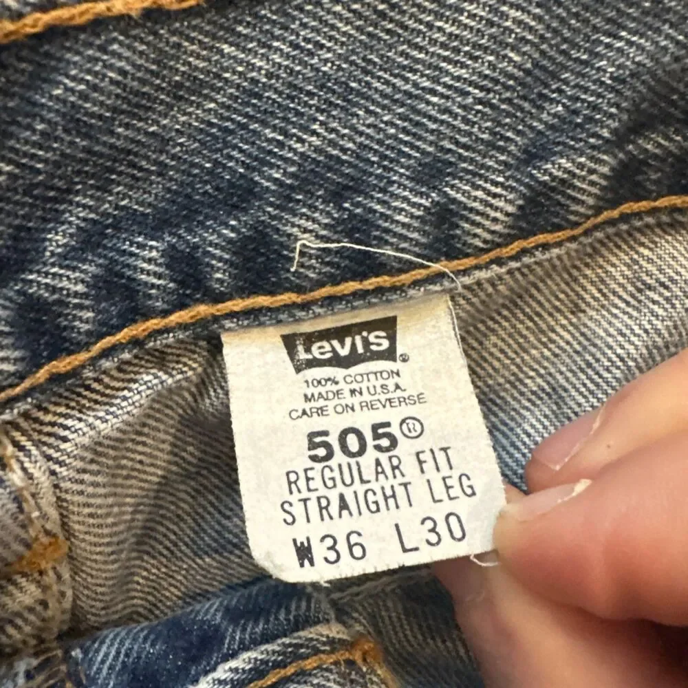 Levis hands adds